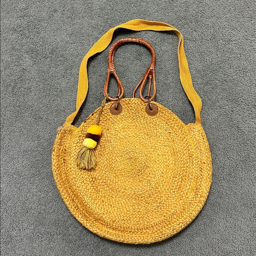 America & Beyond Jute Bucket Bag Tote Cane handles w/Pom-Pom tassel charm